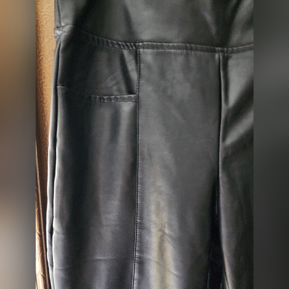 Badgley Mischka 4-way stretch faux leather pants - Picture 3 of 7